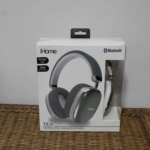 iHome TX--15 Bluetooth 45 Hour Play Time Headphones. Sz. 40mm Drivers.  Wireless - Picture 7 of 7